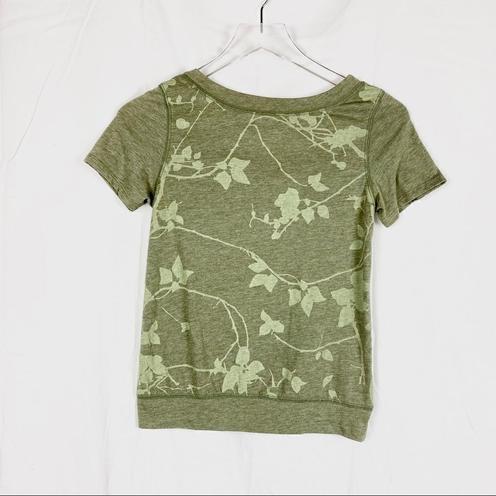 URBAN OUTFITTERS Vintage Y2K Gentle Fawn t- shirt